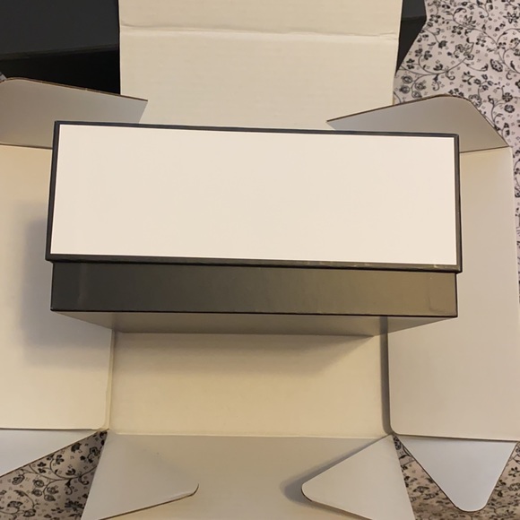 SALE❗️Authentic Chanel Box & Receipt Holder - Picture 5 of 9